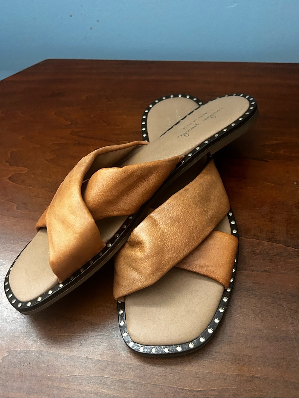 Mila Paoli Tan cushioned leather Studded Slide Sandals 9.5 Made in Italy.